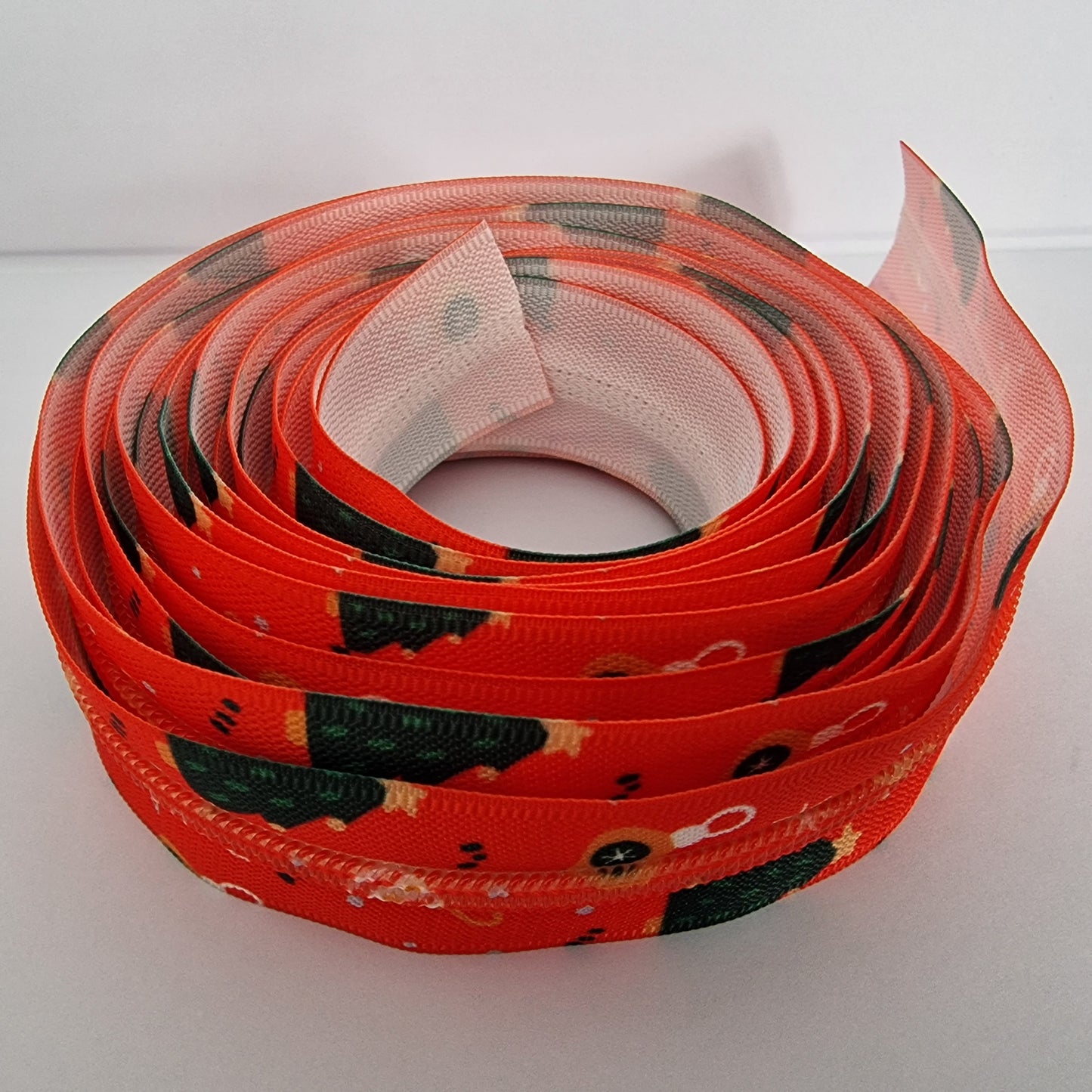 Christmas Printed Nylon Zipper Roll 4.5m with 10 Sliders – Festive Sewing Supply