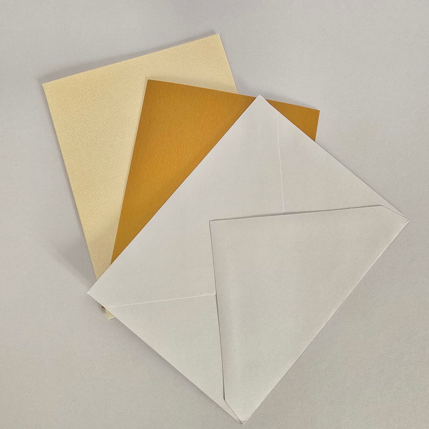Cricut Joy™ Insert Cards, Cream/Gold Metallic 4.25 in x 5.5 in 12